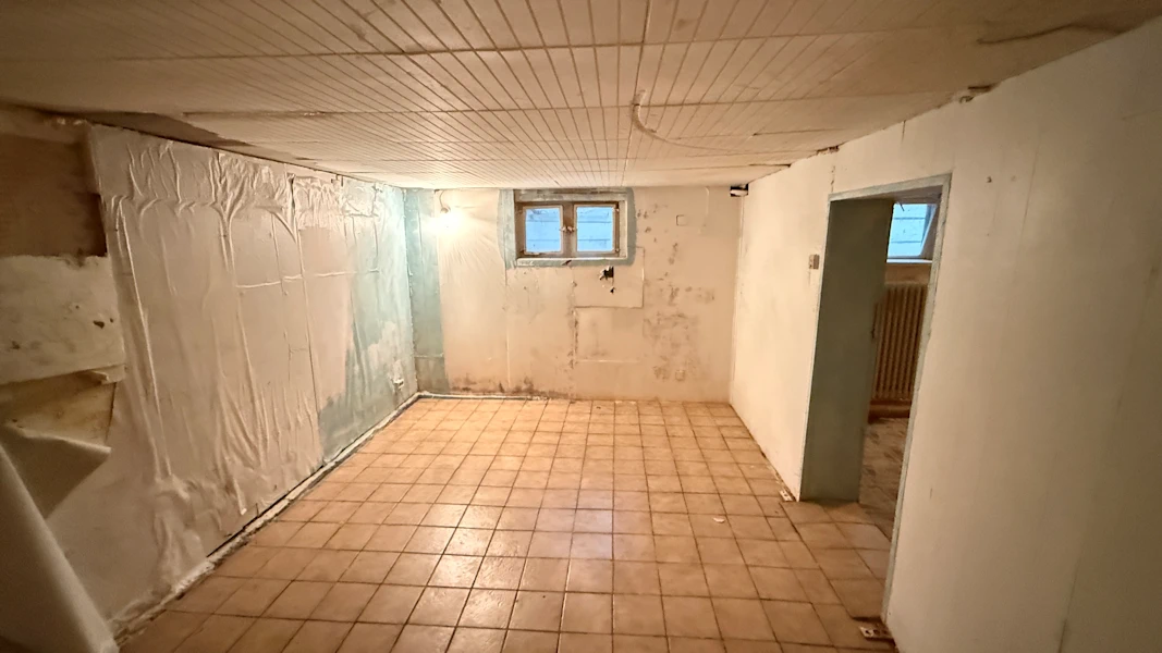 Reihenendhaus kaufen Osnabrück Schinkel – KÄUFERPROVISIONSFREI mit Garage, Keller und großem Sanierungspotenzial. Reihenendhaus kaufen Osnabrück Schinkel – KÄUFERPROVISIONSFREI mit Garage, Keller und großem Sanierungspotenzial.