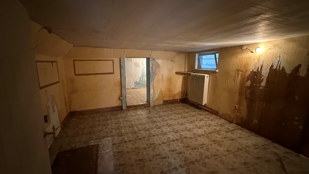 Reihenendhaus kaufen Osnabrück Schinkel – KÄUFERPROVISIONSFREI mit Garage, Keller und großem Sanierungspotenzial. Reihenendhaus kaufen Osnabrück Schinkel – KÄUFERPROVISIONSFREI mit Garage, Keller und großem Sanierungspotenzial.