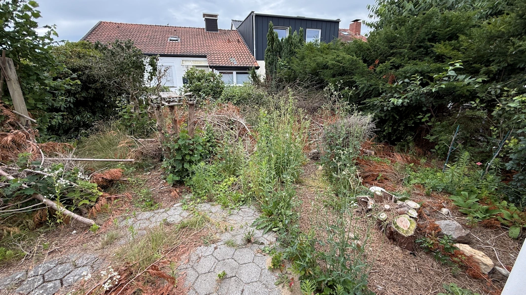 Reihenendhaus kaufen Osnabrück Schinkel – KÄUFERPROVISIONSFREI mit Garage, Keller und großem Sanierungspotenzial. Reihenendhaus kaufen Osnabrück Schinkel – KÄUFERPROVISIONSFREI mit Garage, Keller und großem Sanierungspotenzial.