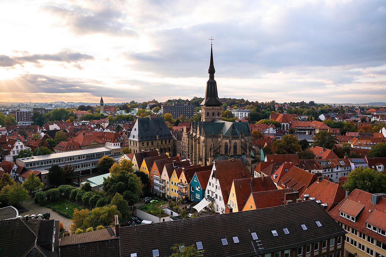 Blick_auf_Rathaus_Osnabrück_und_Stadtwaage_aus_der_Vogelperspektive Immobilienmarkt in Osnabrück erholt sich - Immobilisimo Blog